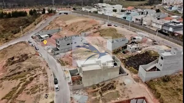 Terreno com 150m² e projeto
