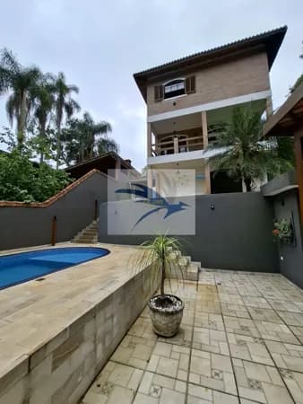 Vende-se casa com 4 dorms, 1 suíte, condomínio fechado