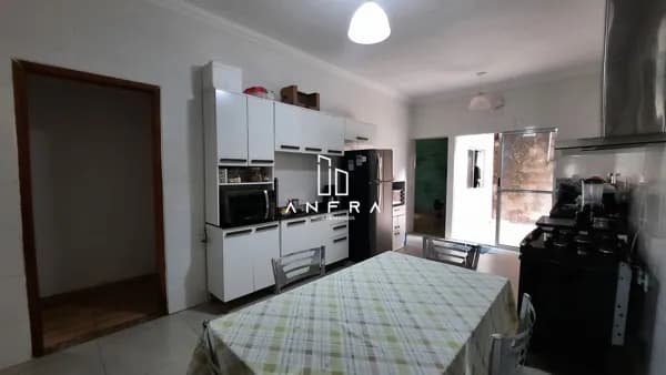 Casa colonial - 3 Qts e 4 vagas em Ibirité
