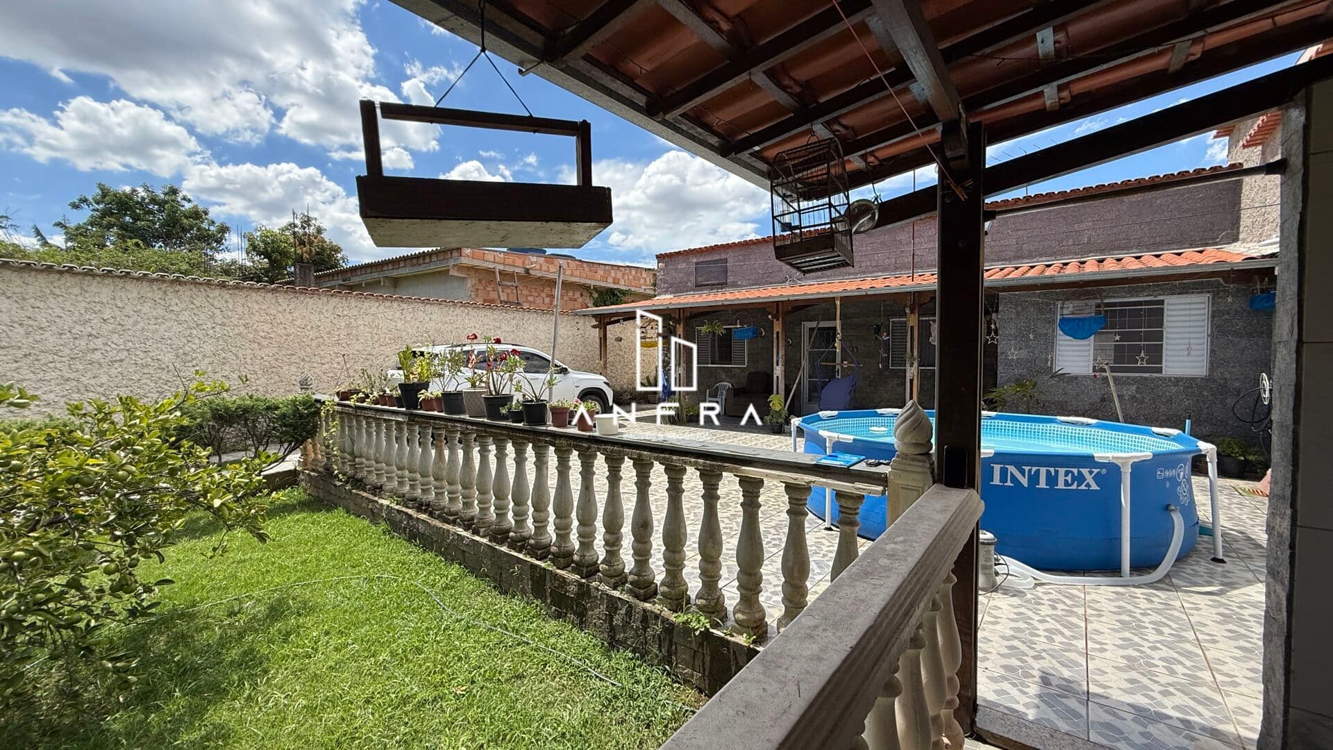 Casa 3 Qts, 4 vagas, espaço gourmet e amplo quintal no Ouro Negro, em Ibirité
