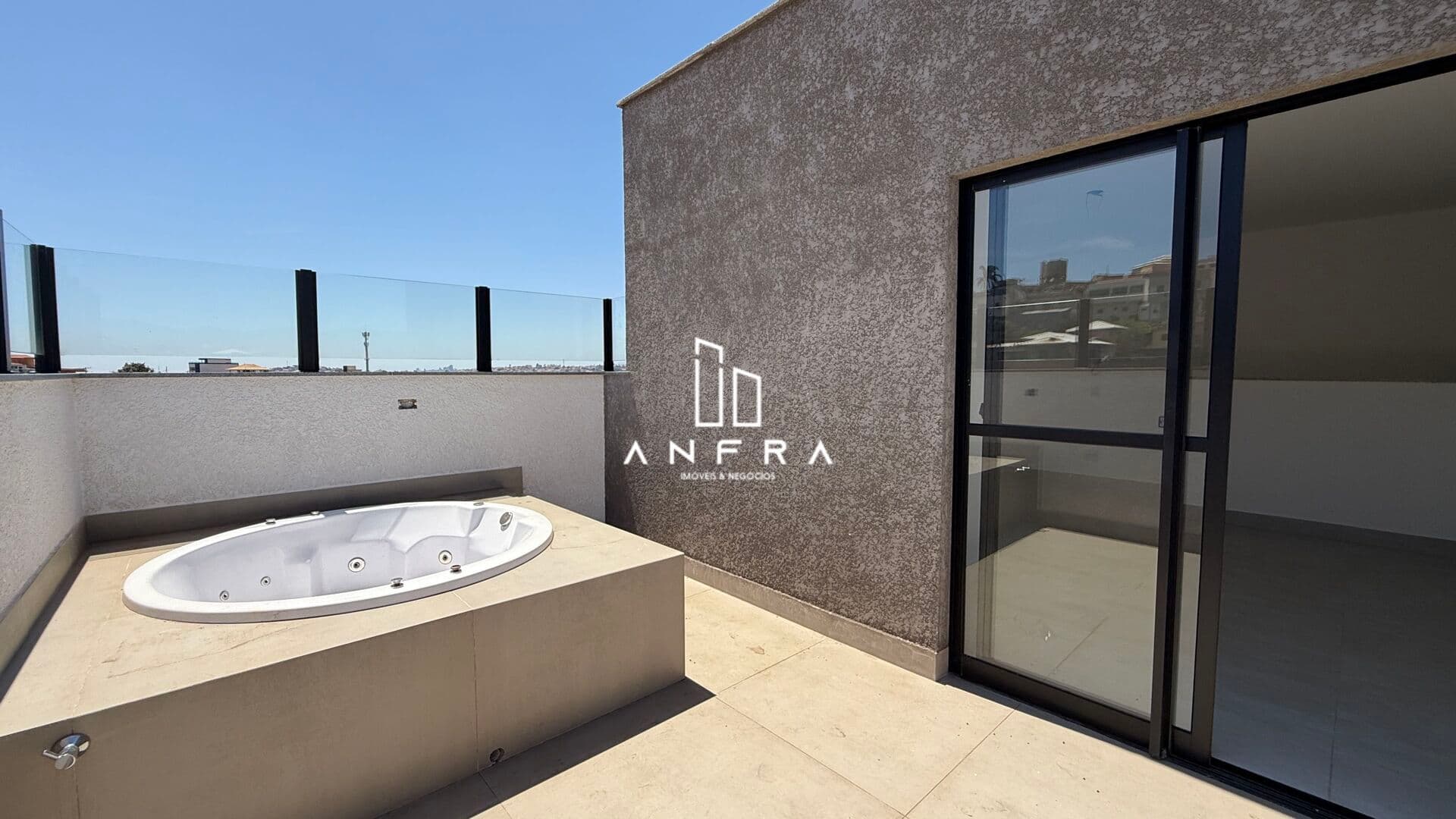 Cobertura com spa no Brasil Industrial (Barreiro)