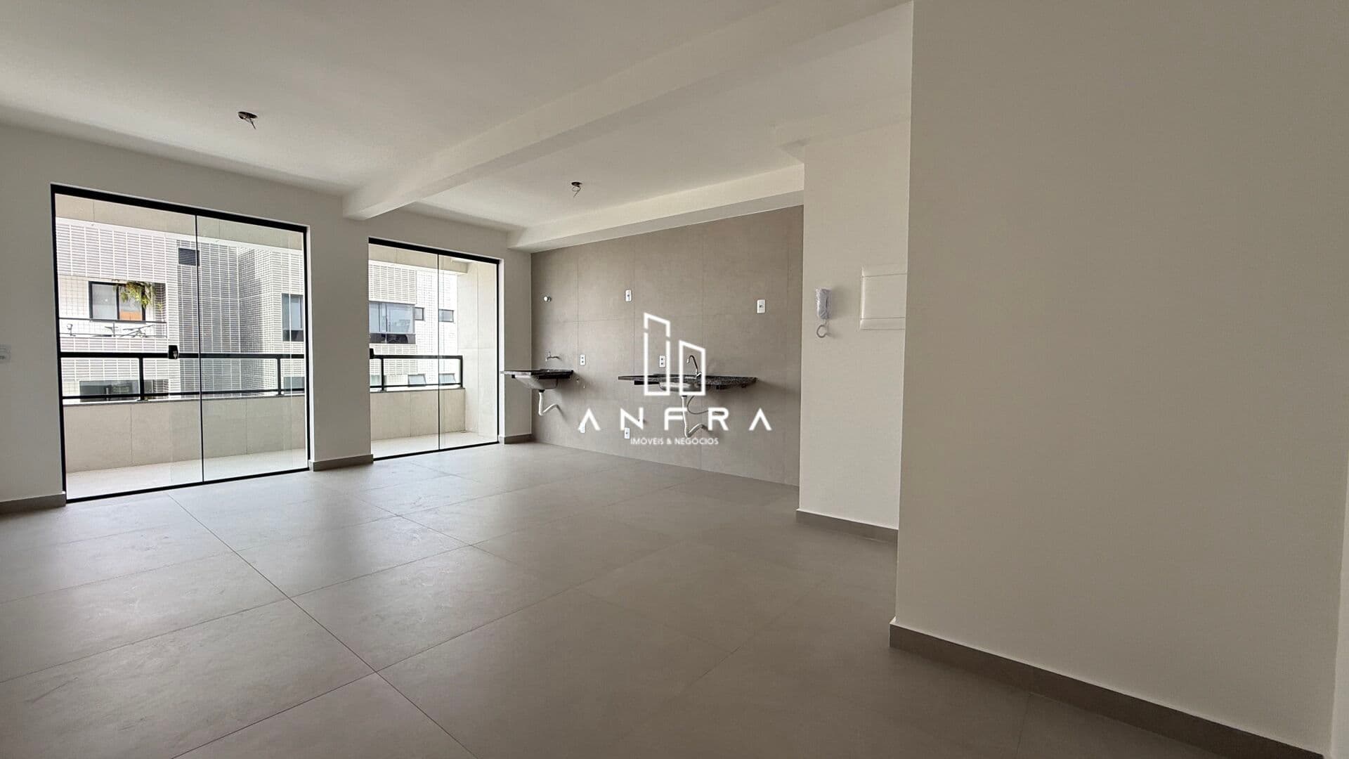 Apartamento alto padrão com 3 Qts (1 suíte) e 2 vagas no Jardim Industrial