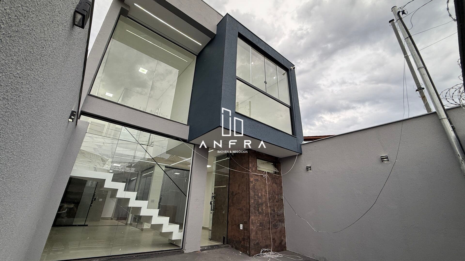 Casa moderna e achonhegante no bairro São Pedro, em Ibirité