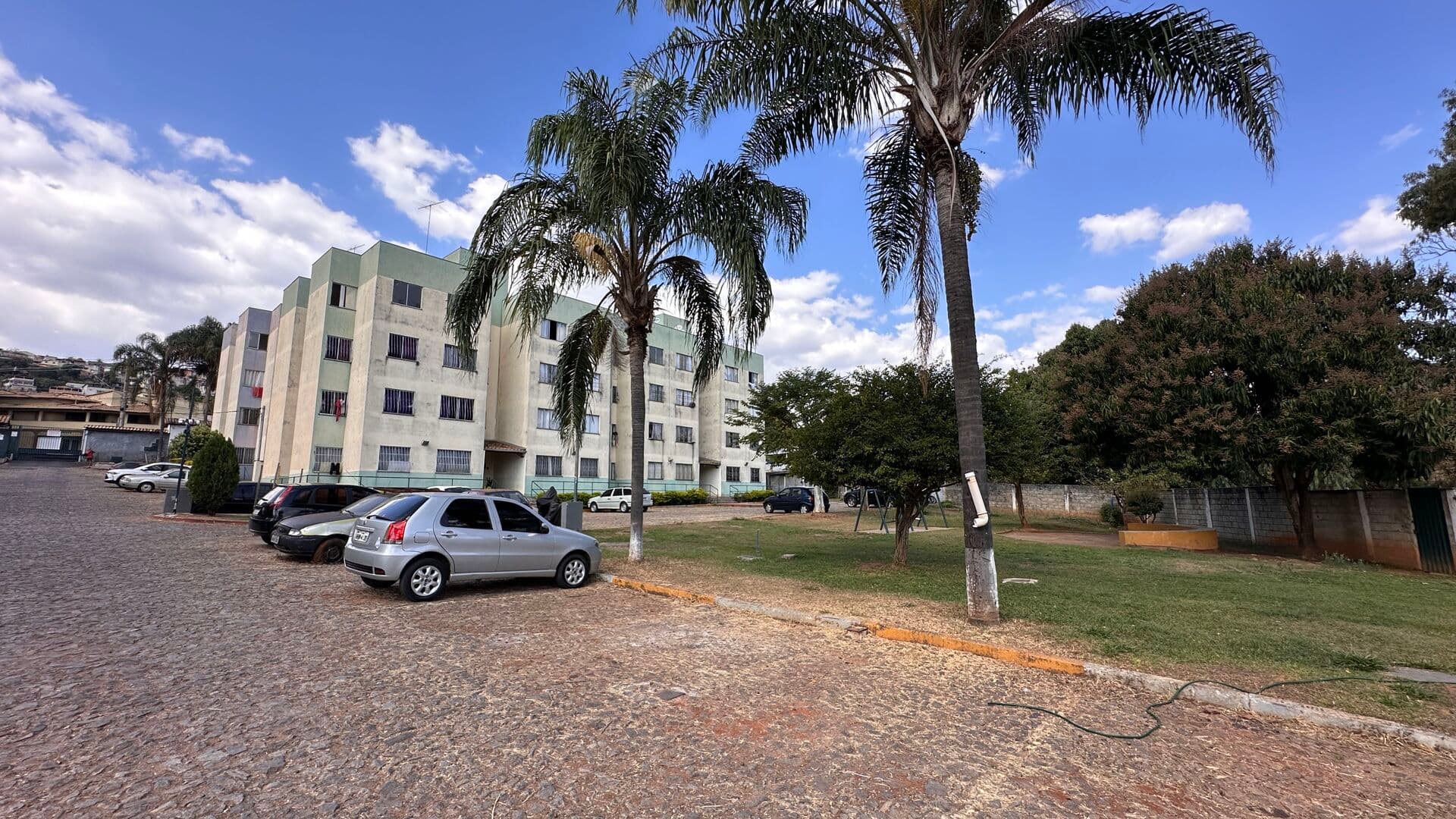 Apartamento com 2 Qts e 1 vaga em Ibirité