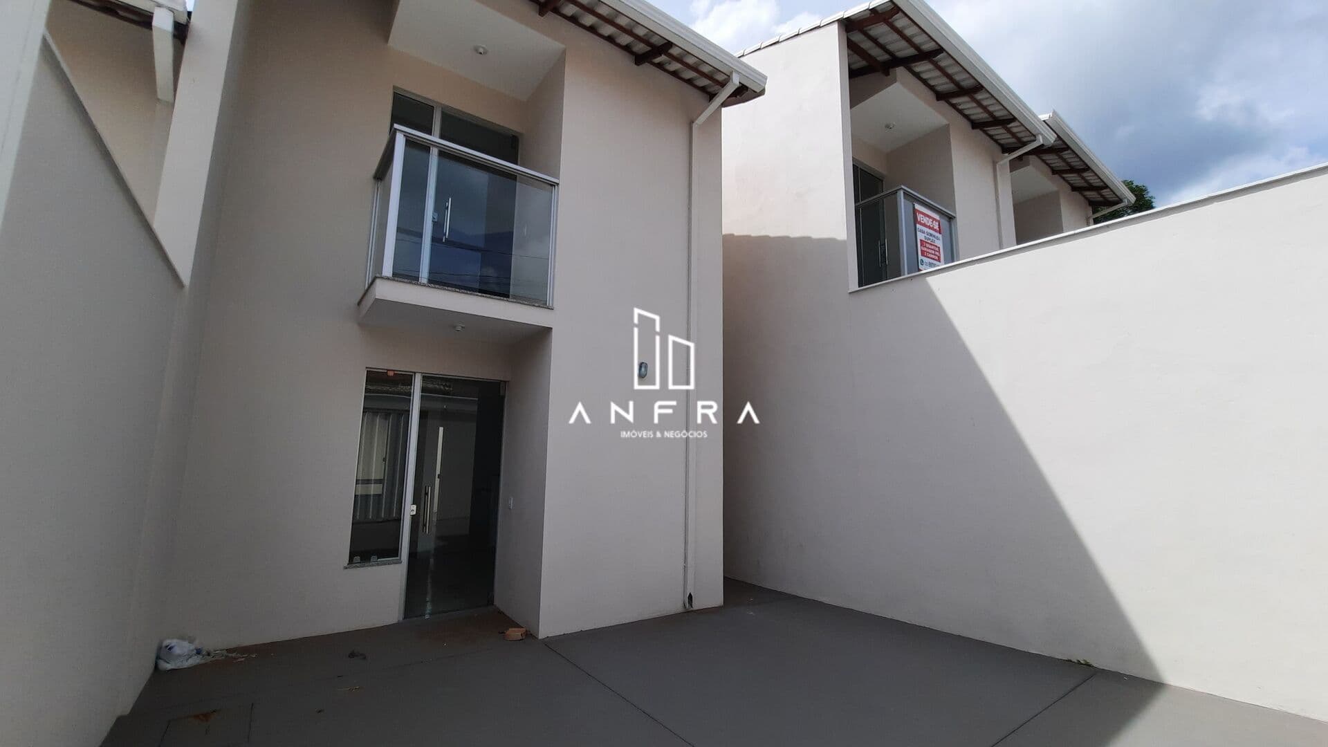 Casa com 3 quartos e 2 vagas em Ibirité