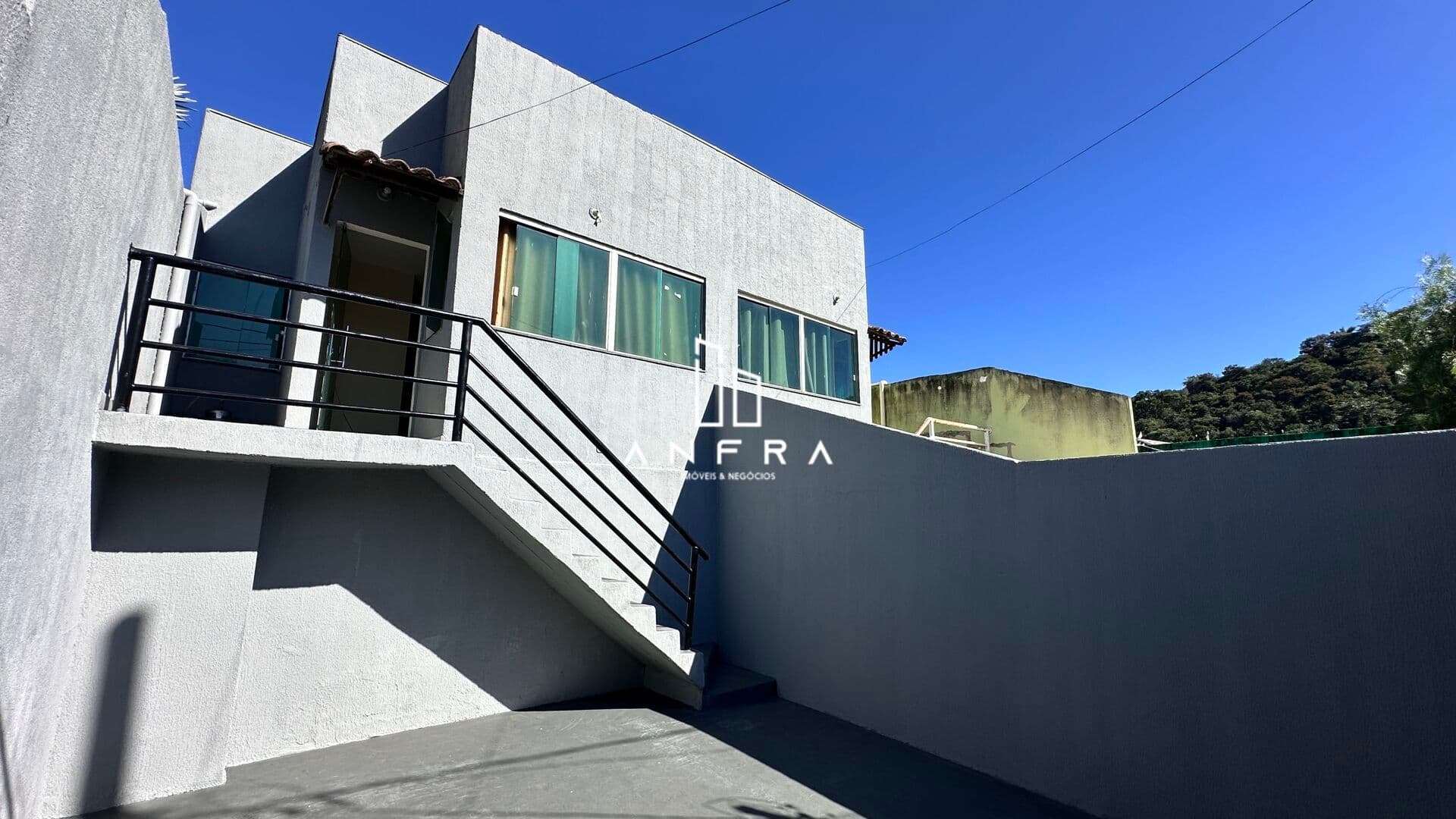 Casa com 3 Qts e 2 vagas no Santa Rosa, em Sarzedo