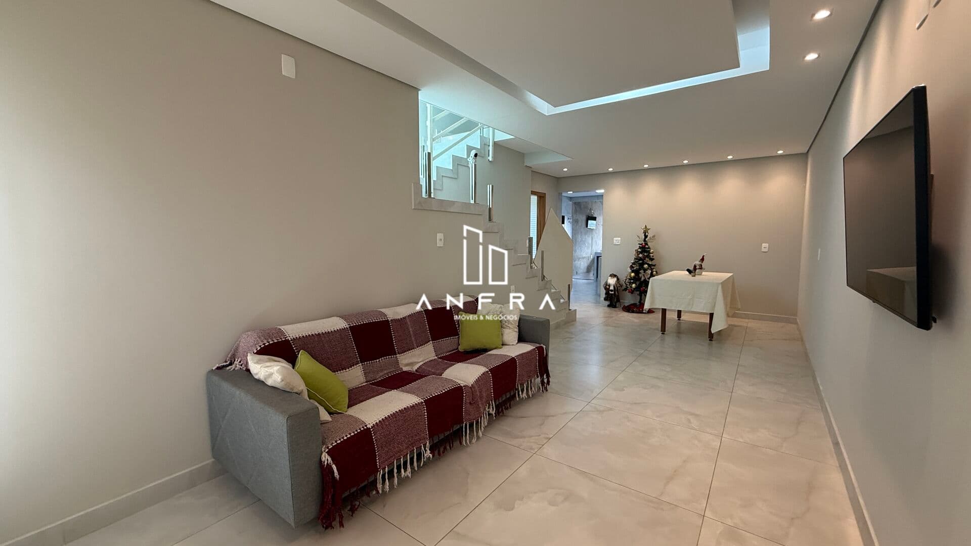 Casa individual com 4 Qts, 3 banhos e 4 vagas no Masterville, em Sarzedo