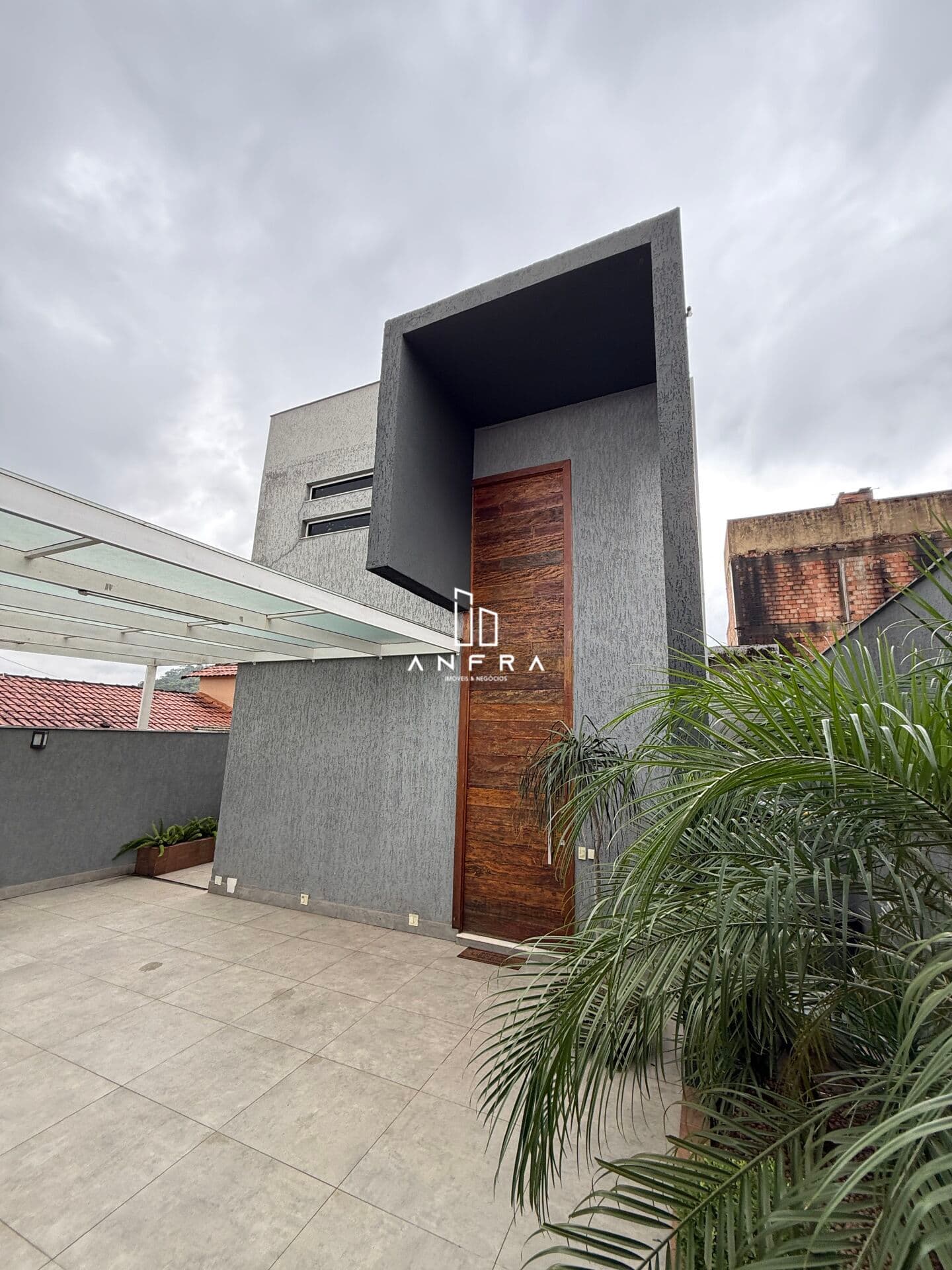 Casa alto padrão no Santa Rosa, em Sarzedo