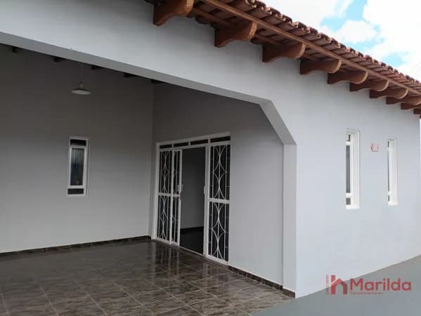 Casa em Várzea Grande - Canelas