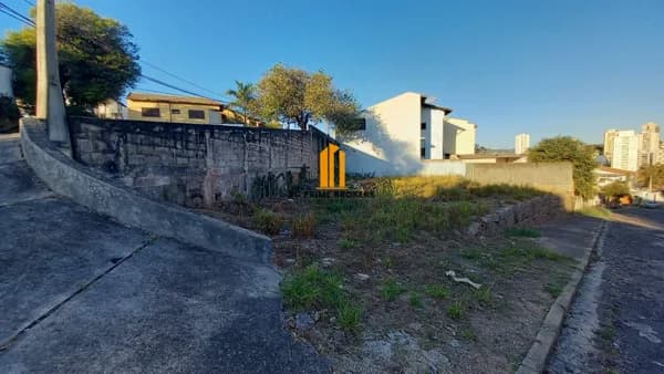 Terreno com 437m²