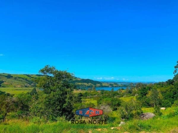 Linda Chácara à venda com 3 hectares vista para lagoa e mar em Imaruí/SC