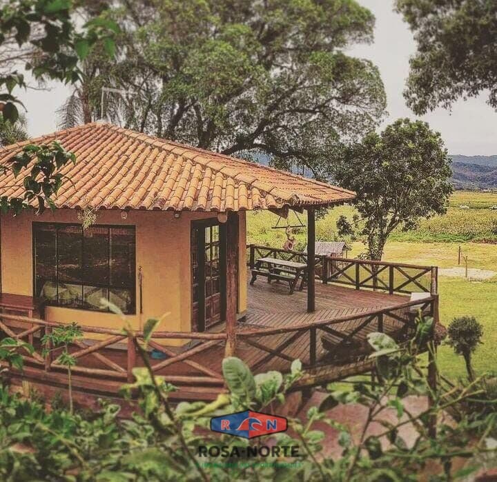 Casas e apartamentos