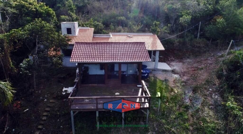 Linda Chácara á venda com Vista e acesso privativo para Lagoa de Imaruí/SC