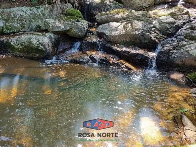 Linda Chácara com piscina natural à venda 50.000 m2 vista para lagoa e mar em Imaruí/SC
