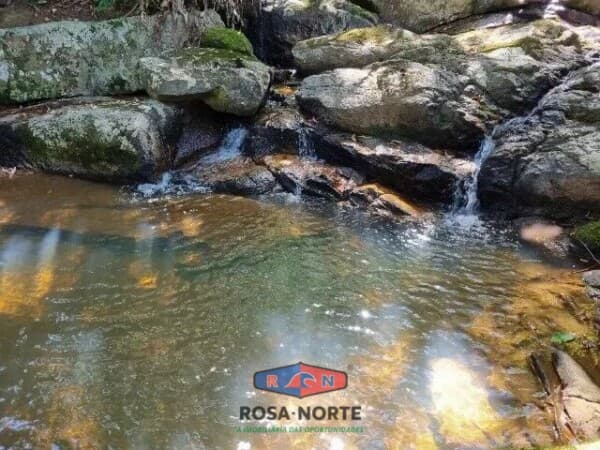 Linda Chácara com piscina natural à venda 50.000 m2 vista para lagoa e mar em Imaruí/SC