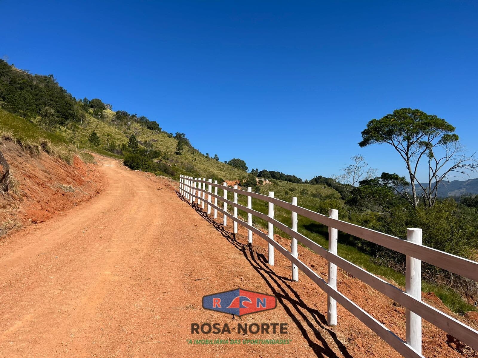 SÍTIO COM LINDA VISTA PARA A LAGOA 52.000m2 EM IMARUÍ/SC
