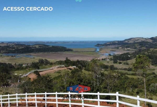 Linda Chácara à venda com 2 hectares vista para lagoa e mar em Imaruí/SC
