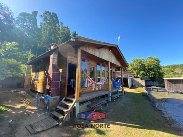 Casa Chalé na Beira da Lagoa Imaruí/SC