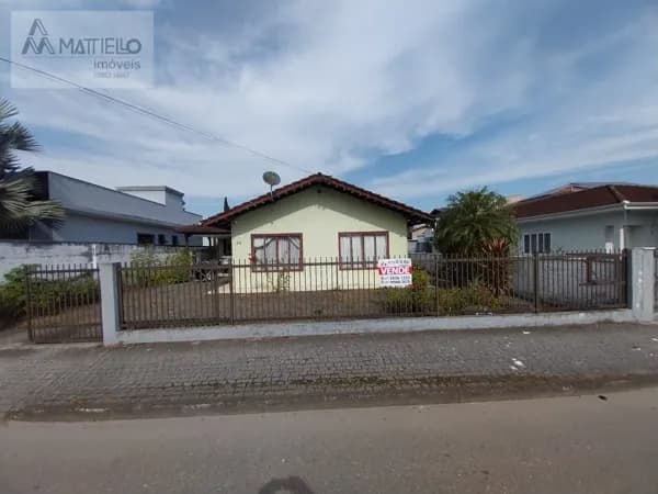 Casa com 03 quartos, bairro Floresta, Joinville -SC