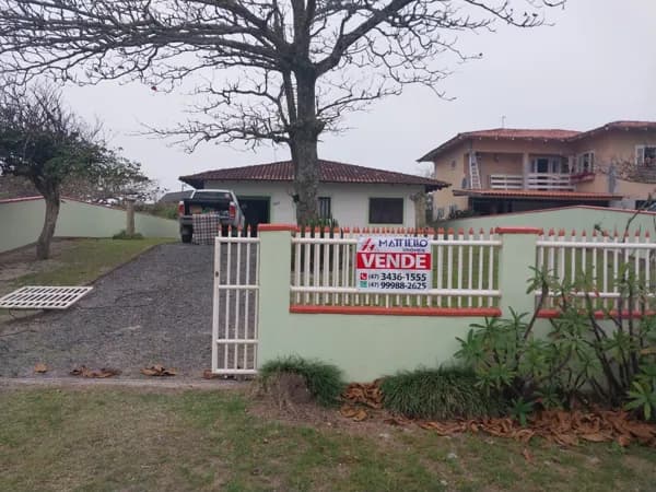 Casa com 03 quartos na Praia da Salinas, Barra do Sul- SC