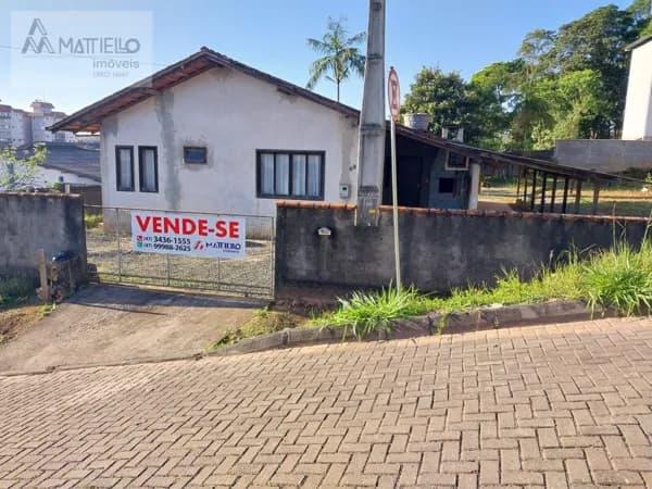Casa com terreno de 787,00 m2 no bairro Floresta
