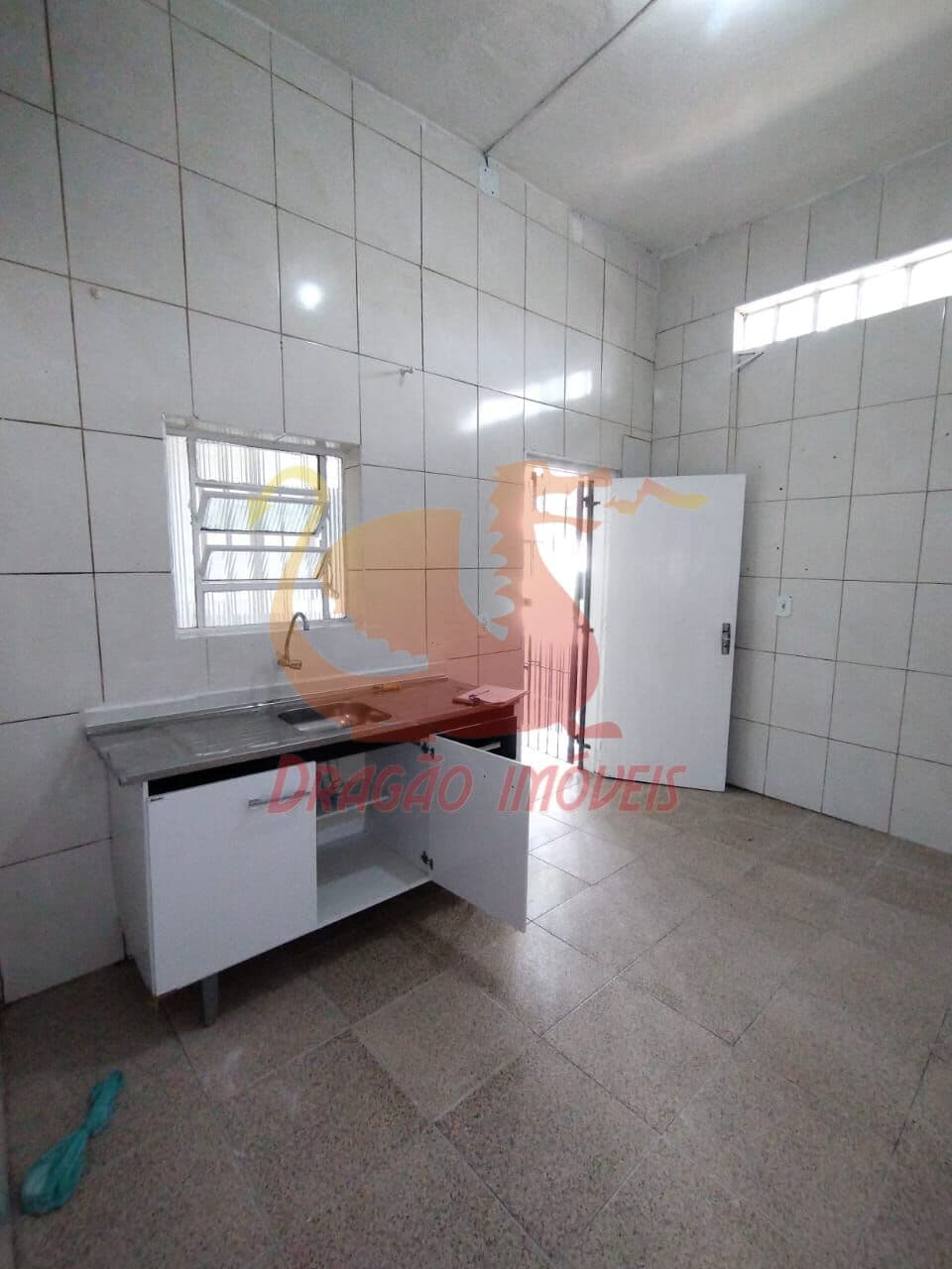 CASA com 5 moradias para RENDA na Vl. Industrial