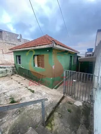 TERRENO com 2 casas