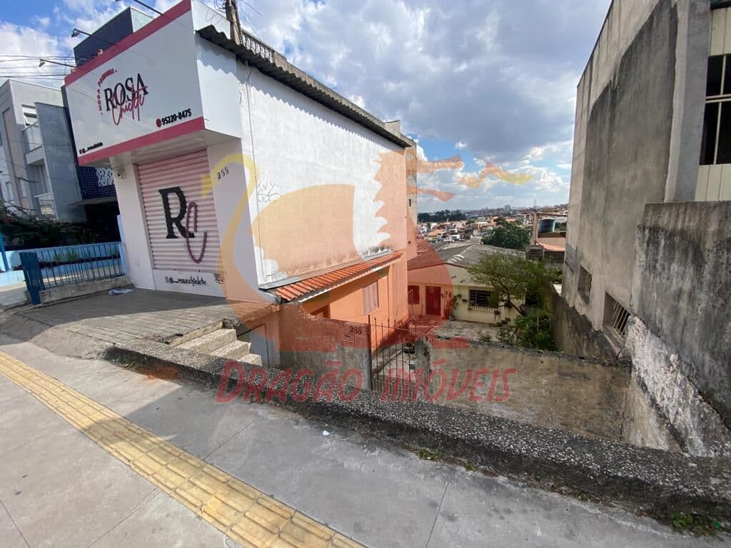Terreno com 2 casas e 1 salão comercial na Vl. Industrial
