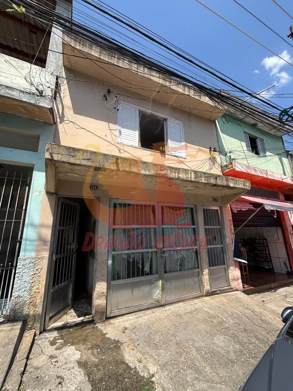 CASA com 3 moradias no Pq. Santa Madalena