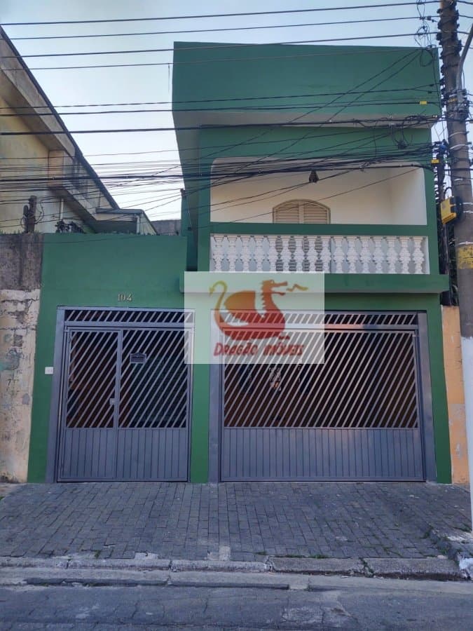 CASA com 3 dorms. sendo 1 com sacada.