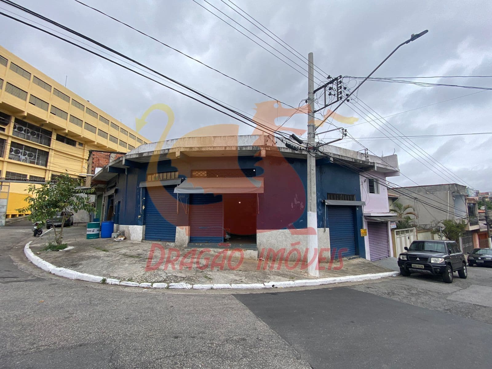 IMÓVEL COMERCIAL TÉRREO DE ESQUINA