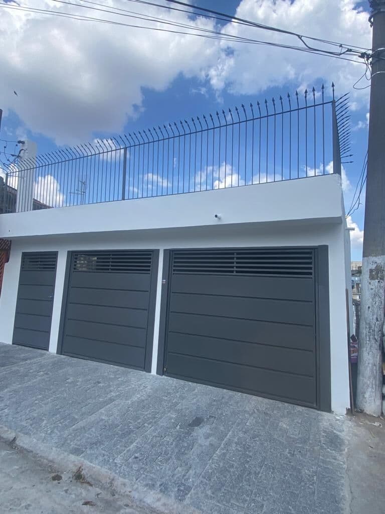 IMÓVEL pra renda com 3 casas no quintal no Jd. Panorama.