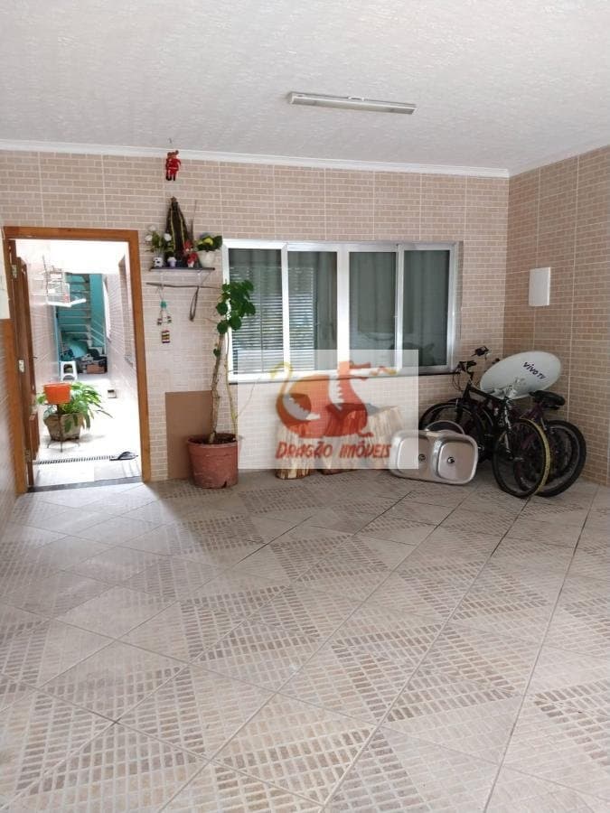 SOBRADO com 3 dorms. 1 suíte na Vila Ema