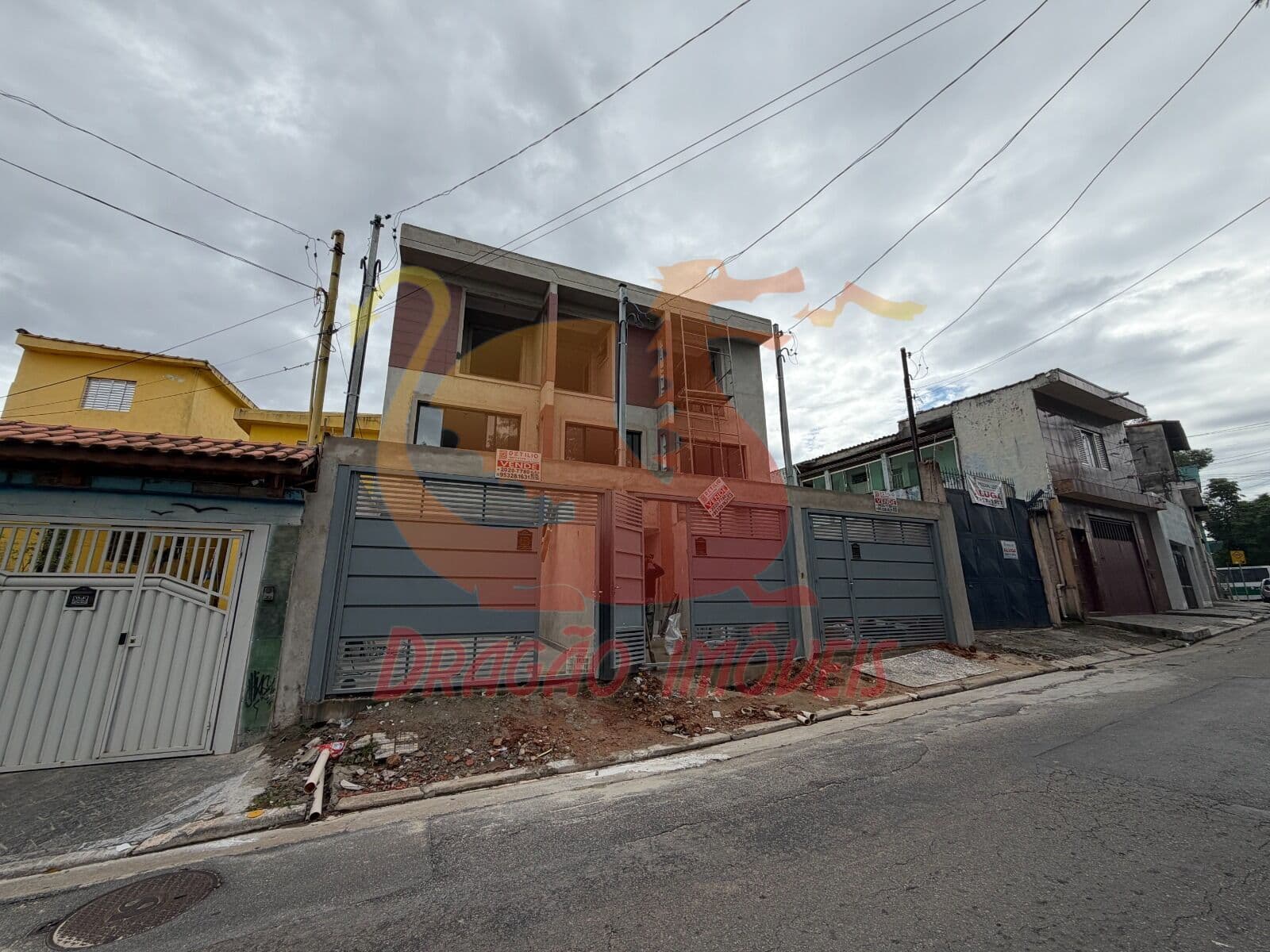 Sobrados Novos no Jardim Guairacá c/ 3 Dorms.
