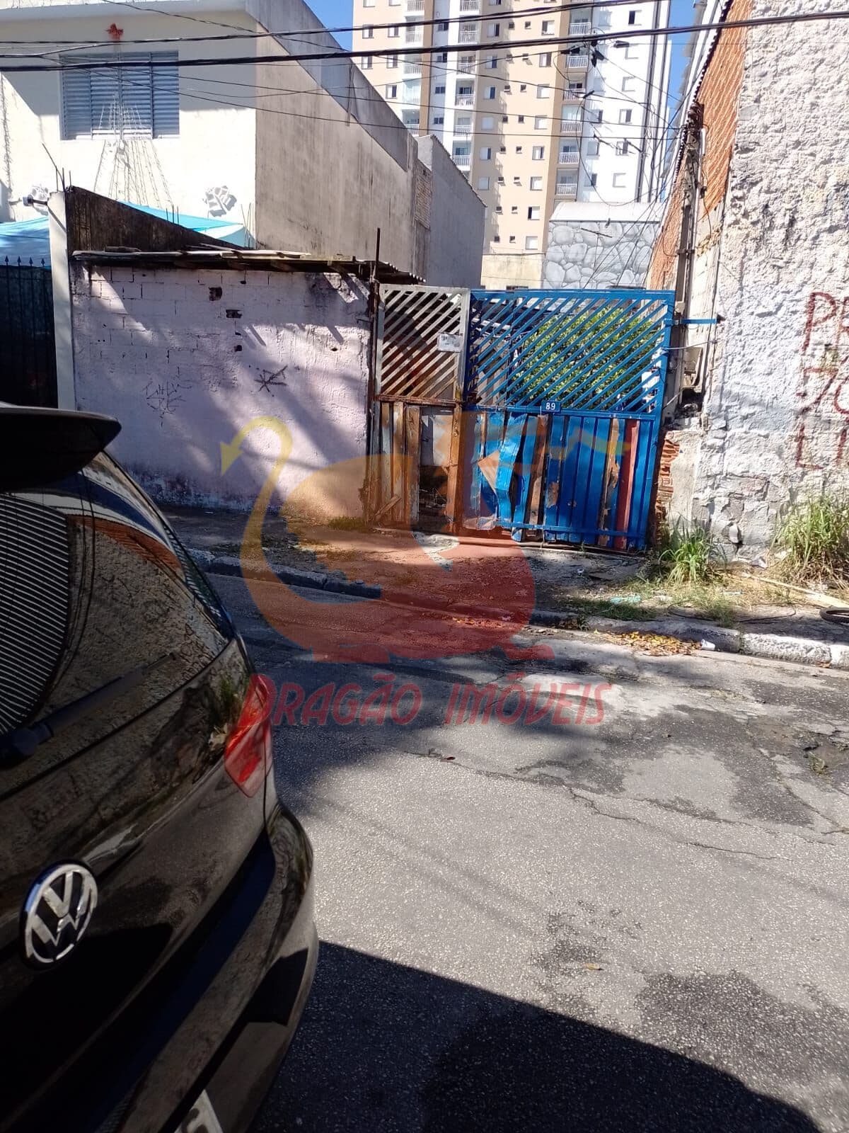 TERRENO COM CASA VELHA