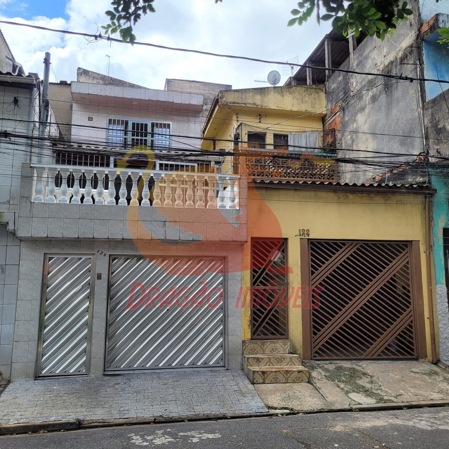 Casa Assobradada com 3 Dormitórios e Sacada - Vl Industrial