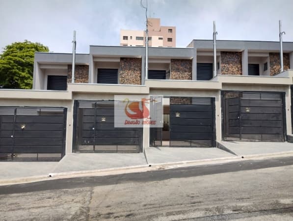 SOBRADO NOVO com 3 dorms. 1 suíte na Vl Alpina
