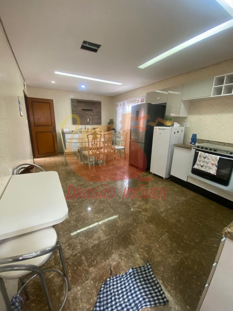 CASA c/ 3 dorms. 1 suíte c/ closet - 6 vg. garagem - Vl IVG