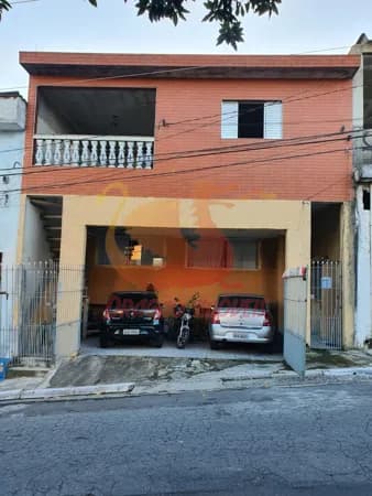 CASA com 3 moradias