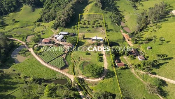 SC●SITIO 2 HECTARES●PORTEIRA FECHADA●SOFISTICAÇÃO, CAMPO E HARMONIA