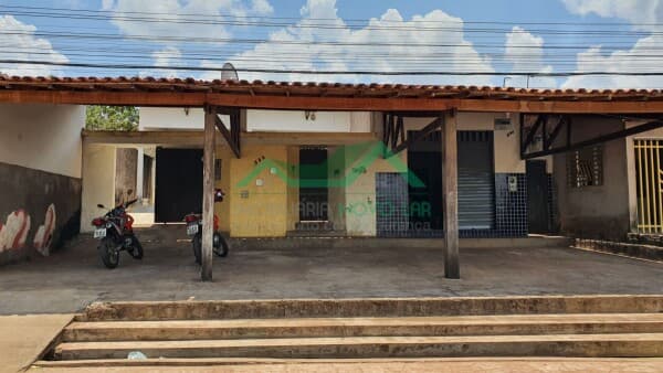 RESIDÊNCIA/PONTO COMERCIAL - Rua dos Caldeirões