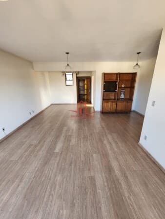 Apartamento de 130m², 3 dormitórios (1 suíte), localizado no edifício Via Veneto, em Jundiaí-SP