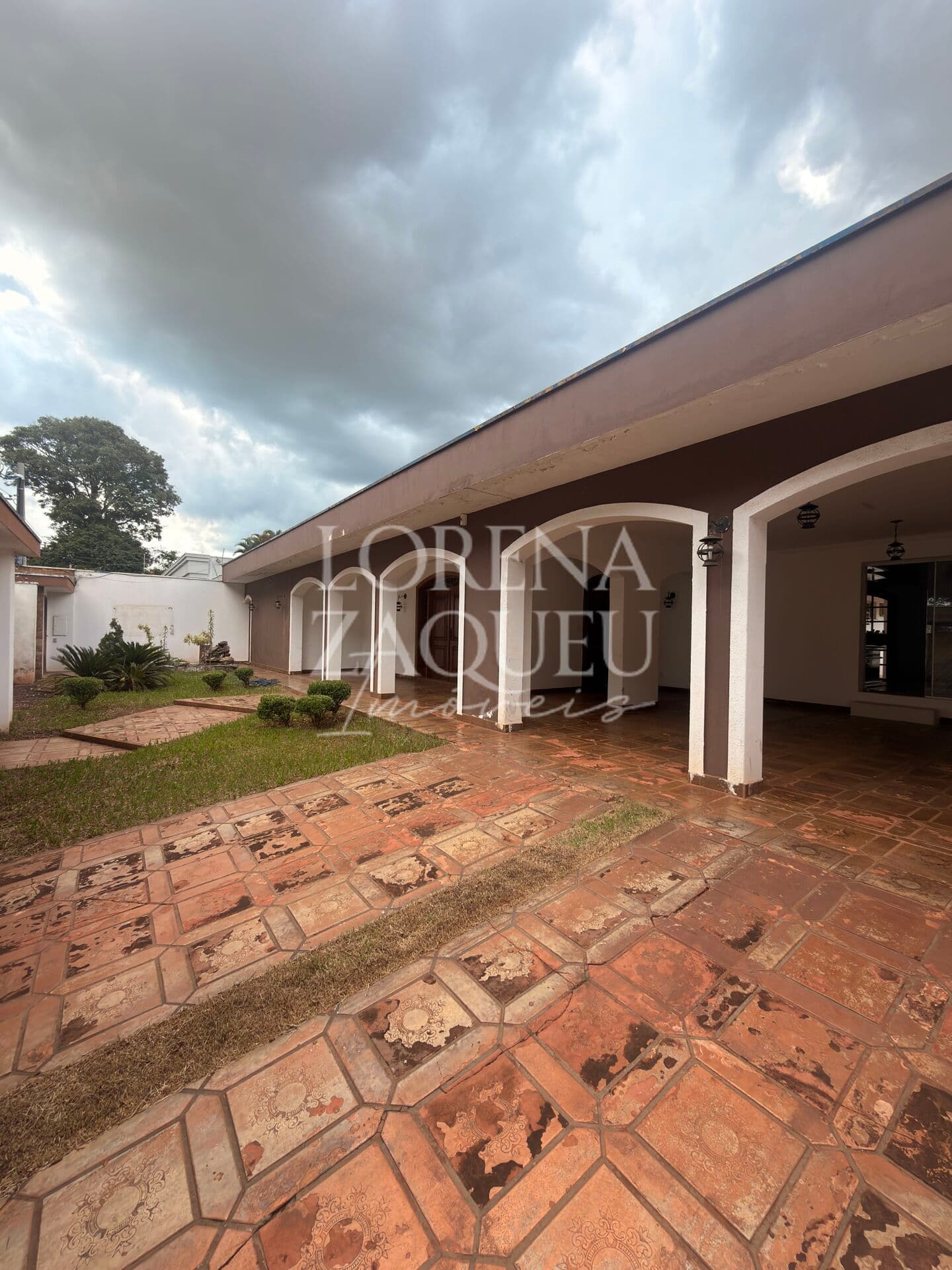 Casa térrea excelente para comércio na Av. do Filtro, em Araras/SP.