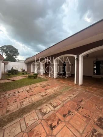 Casa térrea excelente para comércio na Av. do Filtro, em Araras/SP.