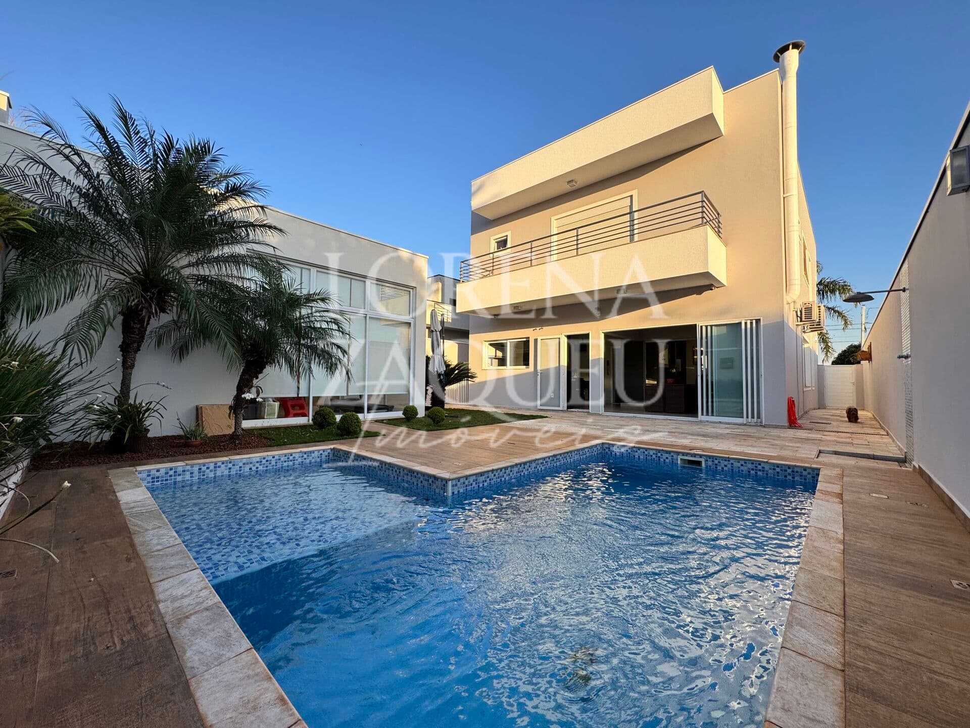Casa com três suítes no Cond. Santa Elisa