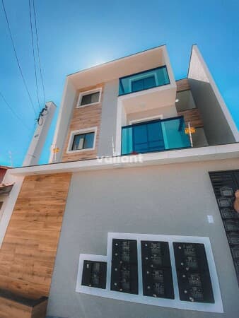 APARTAMENTO NA PENHA OM QUINTAL E VARANDA
