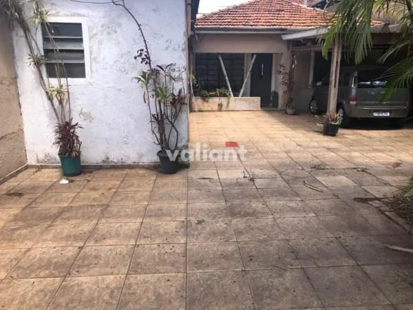 Casa térrea a venda com 2 dorms, 8 vagas e quintal na Vila União/SP