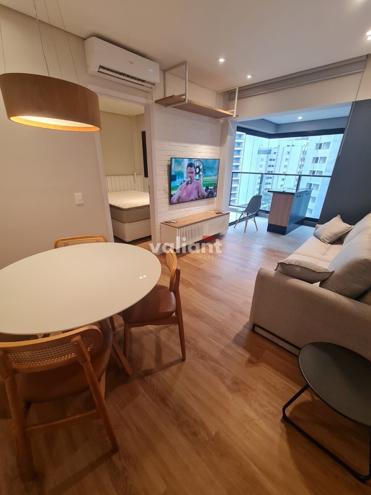Belíssimo Apartamento 1 dorm c/vaga mobiliado em Moema