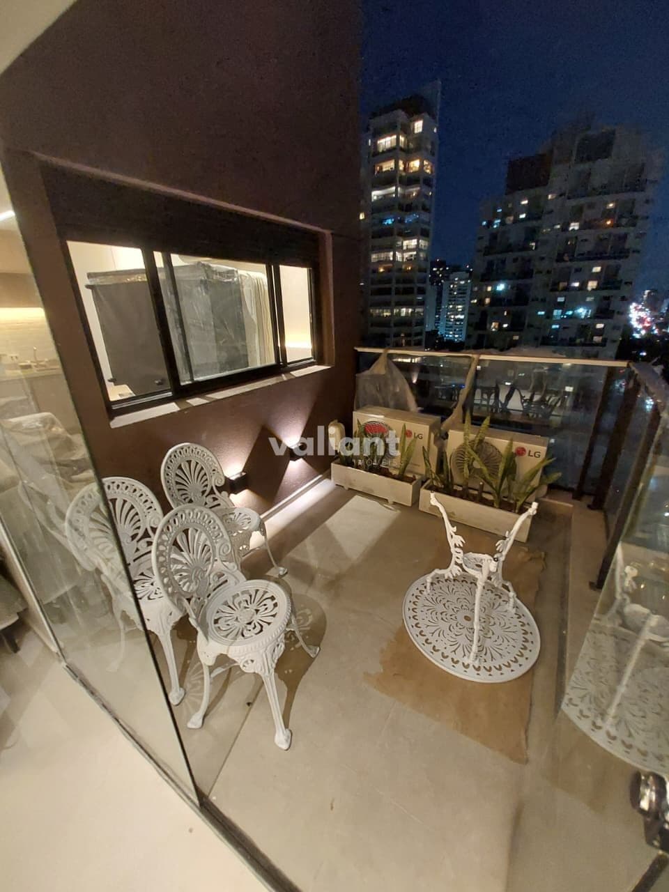 Locação em Moema | 1 Dorm c/ vaga | 40m²