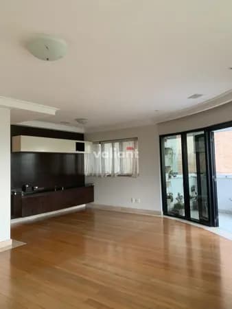 Apartamento 3 suítes e 4 vagas 184m² em Moema/SP